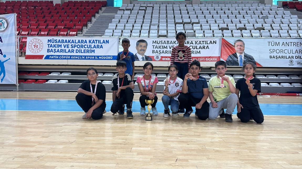 Okul Takımımız Kaleli Yakan Top Küçükler Müsabakalarında İl Üçüncüsü Oldu