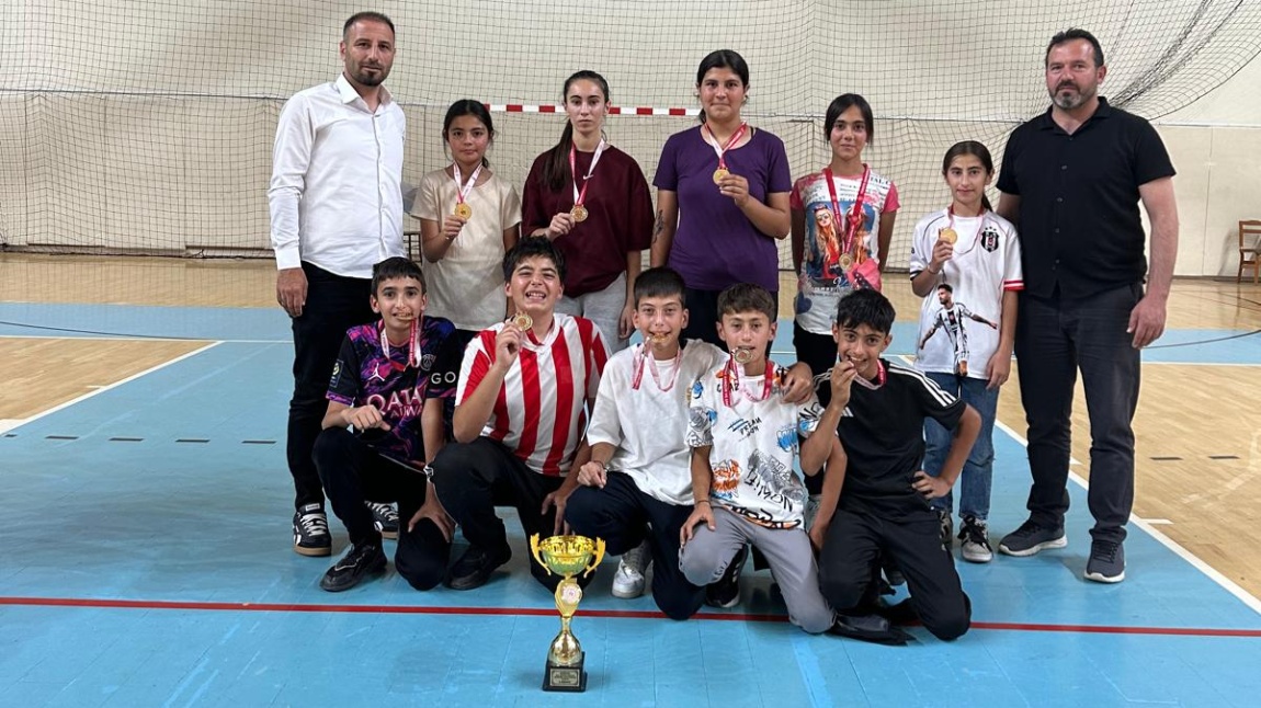 Şampiyonları Alkışlayalım 